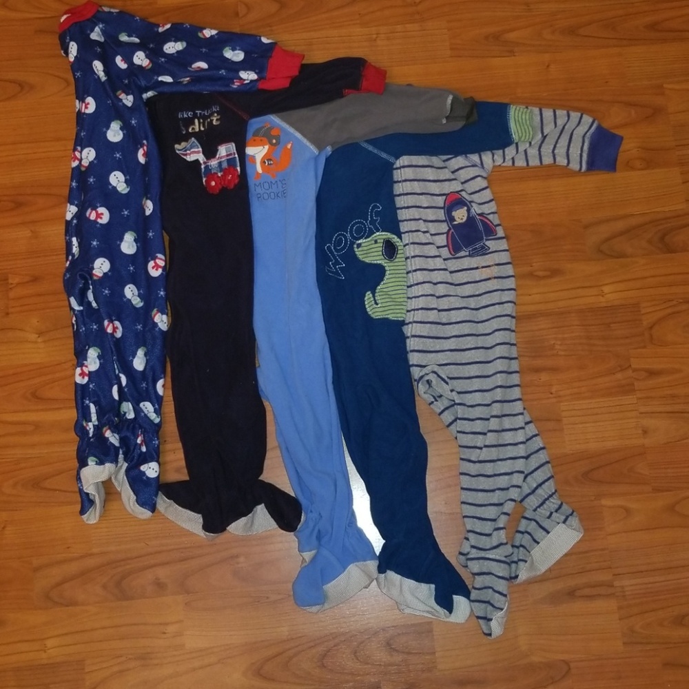 5 pair of Carter's footie pajamas size 18 months